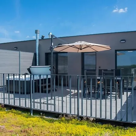 Luxury Loft Apartment - Private Hot Tub & Wellness - 10 Minutes From Bratislava * Rovinka