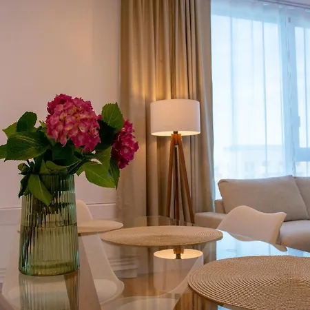 Luxury Loft Apartment - Private Hot Tub & Wellness - 10 Minutes From Bratislava Апартаменты Rovinka