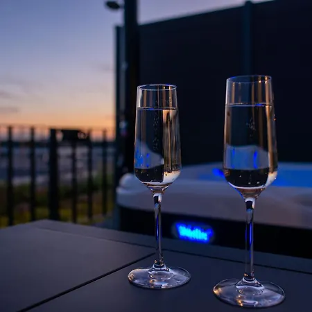 Luxury Loft Apartment - Private Hot Tub & Wellness - 10 Minutes From Bratislava Апартаменты Rovinka